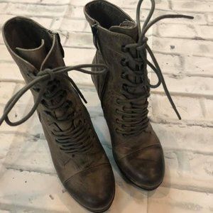 Vince Camuto Size 7 Gray Booties